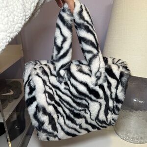 Soft Zebra print purse 🦓
